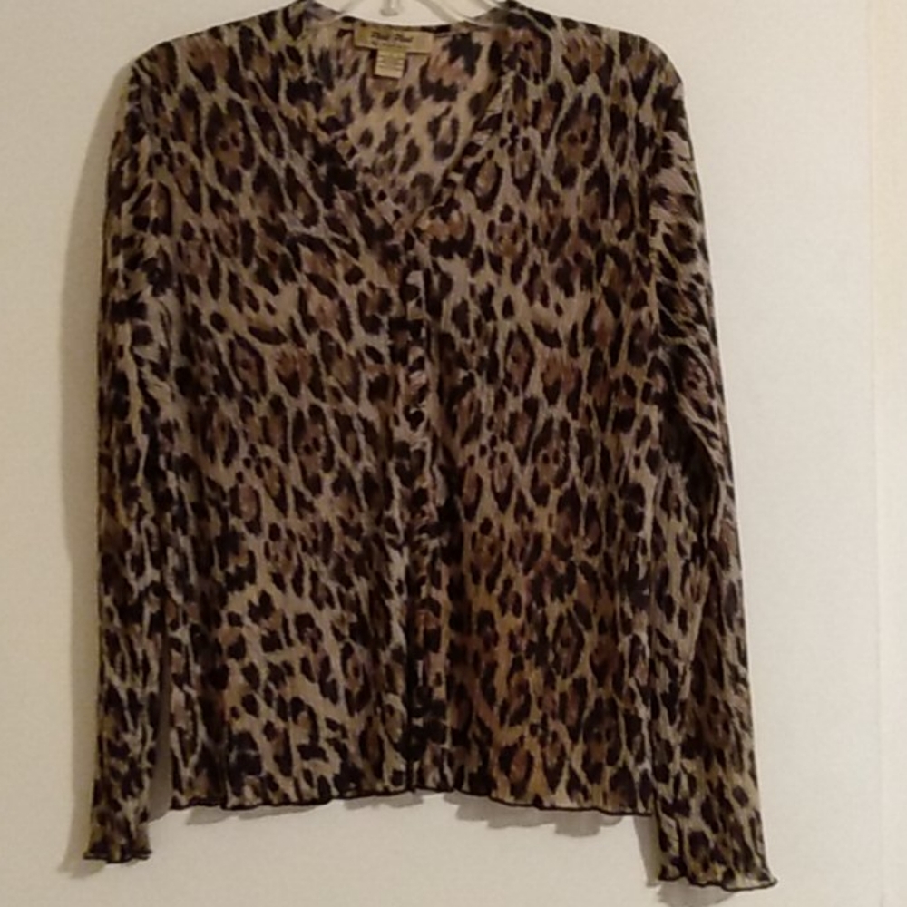 Beautiful Leopard print long sleeve blouse